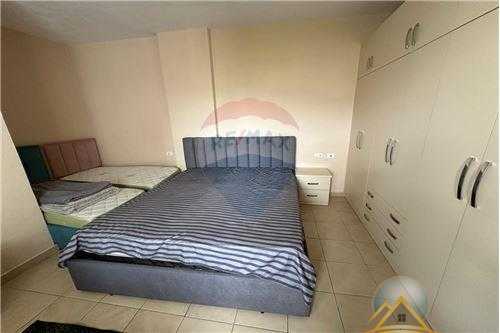 Shitet apartament 1+1 ne Fresk, prane Ana Market