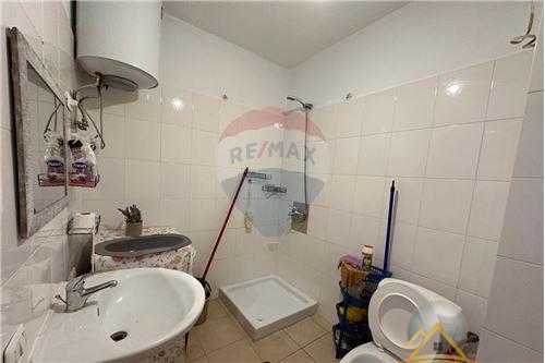Shitet apartament 1+1 ne Fresk, prane Ana Market