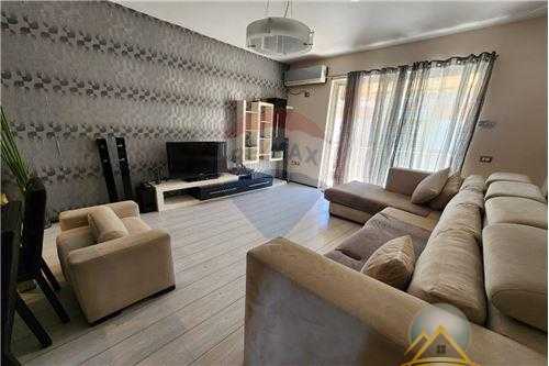 Shitet apartament 2+1 prane Rezidences Kodra e Diellit