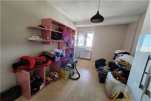 Shitet apartament 2+1 prane Rezidences Kodra e Diellit