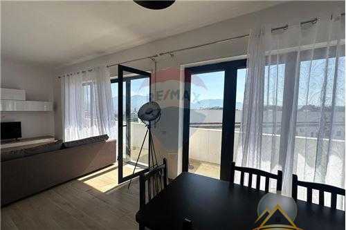 Shitet apartament 3+1  ne Rezidencen Kodra e Diellit
