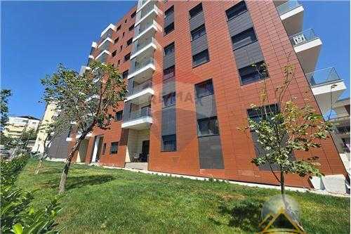 Shitet apartament 2+1  tek hyrja e Rezidences Kodra e Diellit