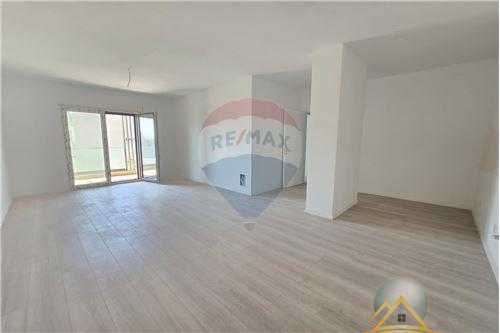 Shitet apartament 2+1  tek hyrja e Rezidences Kodra e Diellit