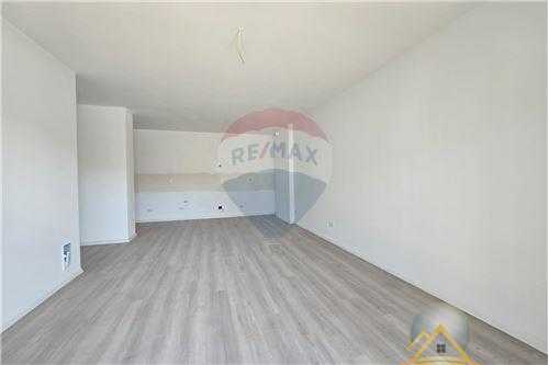 Shitet apartament 2+1  tek hyrja e Rezidences Kodra e Diellit