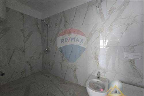 Shitet apartament 2+1  tek hyrja e Rezidences Kodra e Diellit