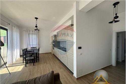 Shitet apartament 3+1  ne Rezidencen Kodra e Diellit
