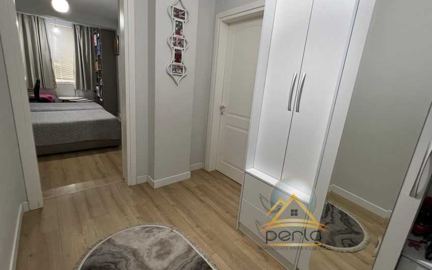 Shitet apartament 2+1+2 ne Yzberisht, perballe KMY