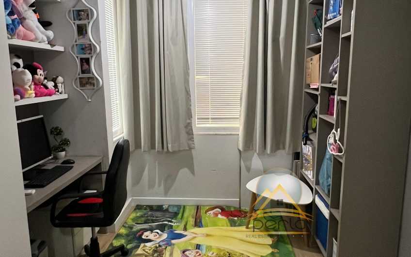 Shitet apartament 2+1+2 ne Yzberisht, perballe KMY