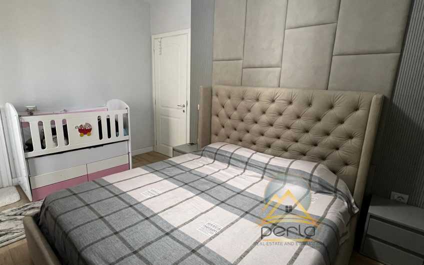 Shitet apartament 2+1+2 ne Yzberisht, perballe KMY