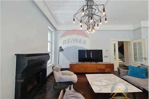 Shitet vile luksoze tek Rolling Hill