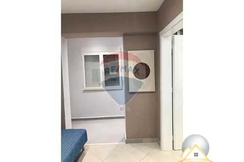 Shitet apartament  1+1 prane 21-Dhjetorit