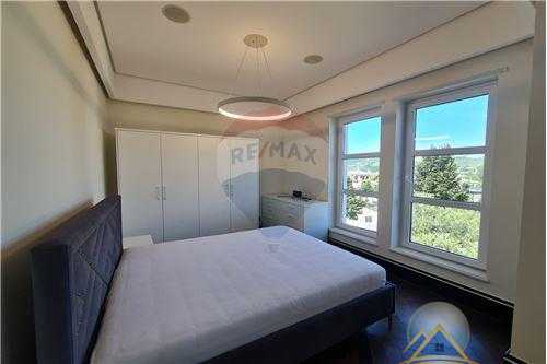 Shitet vile luksoze tek Rolling Hill