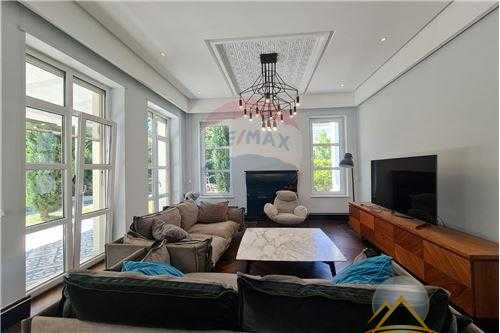 Shitet vile luksoze tek Rolling Hill