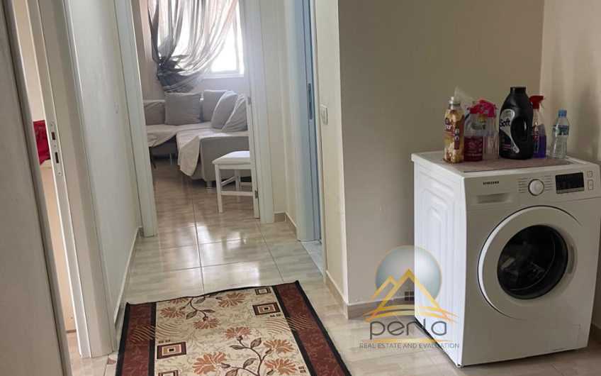 Shitet apartament 2+1, tek Fresku pranë bar Deus