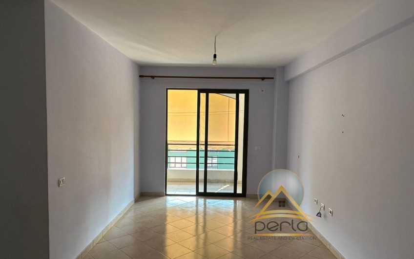 Shitet apartament (3+1) Yzberisht