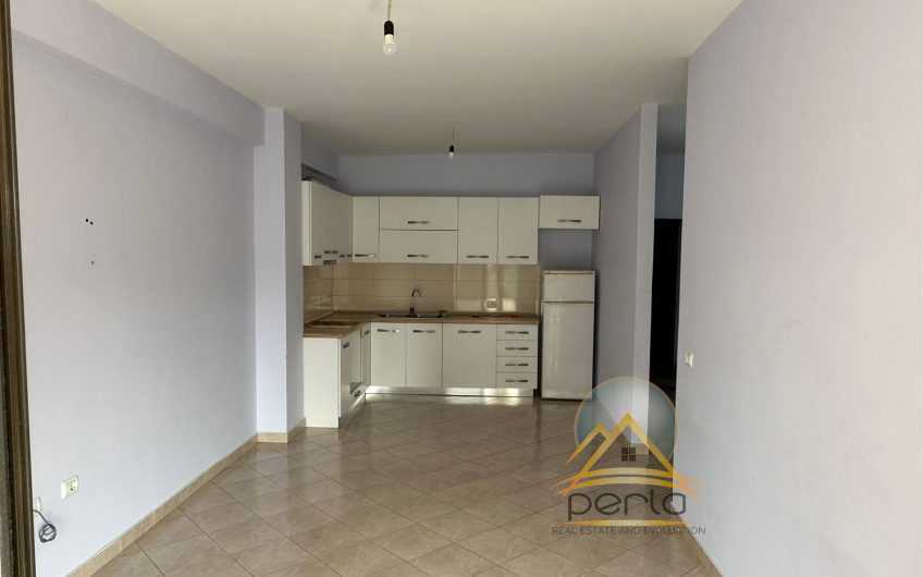 Shitet apartament (3+1) Yzberisht