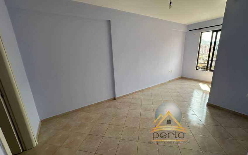 Shitet apartament (3+1) Yzberisht