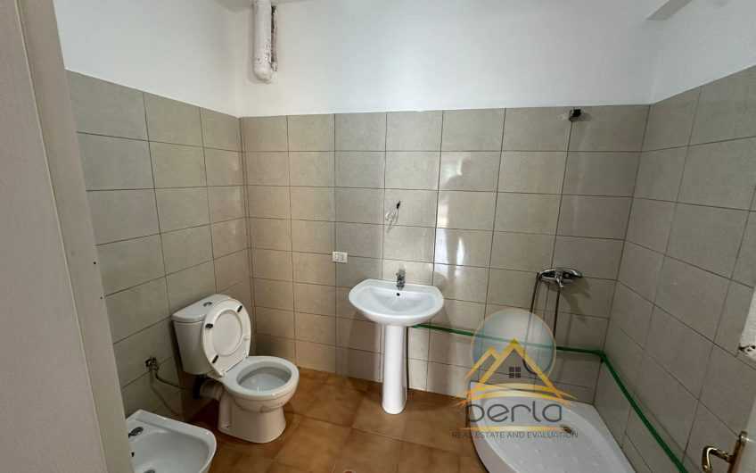 Shitet apartament (3+1) Yzberisht