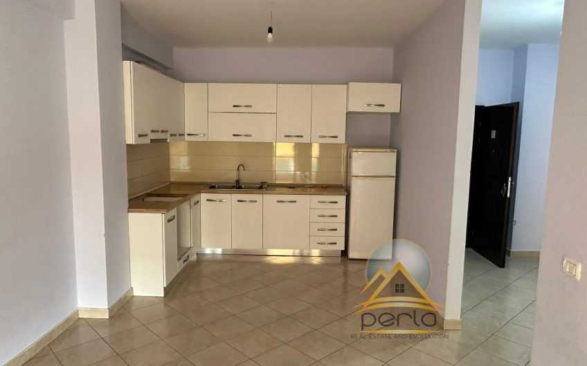 Shitet apartament (3+1) Yzberisht