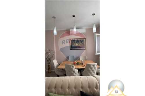 Shitet apartament 1+1 ne Fresk