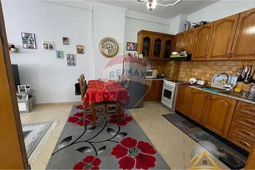 Shitet apartament 1+1 në Don Bosko