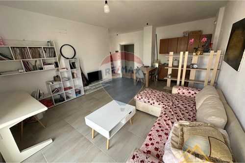 Shitet apartament 1+1 ne Ali Demi