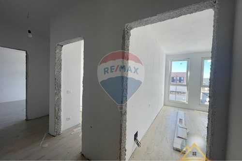 Shitet apartament 2+1 tek Kompleksi Univers City