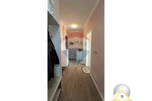 Shitet apartament 1+1 ne Fresk
