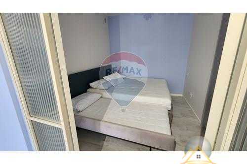 Shitet apartament 1+1  ne Golem