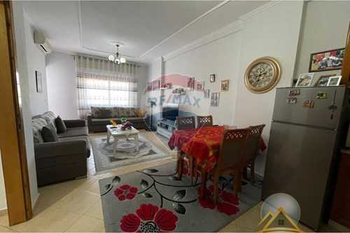 Shitet apartament 1+1 në Don Bosko