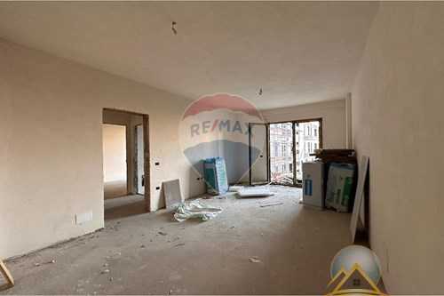 Shitet apartament 1 + 1 te Bulevardi i Ri te kompleksi Ndregjoni