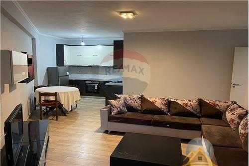 Shitet apartament 2+1+2 ne Astir