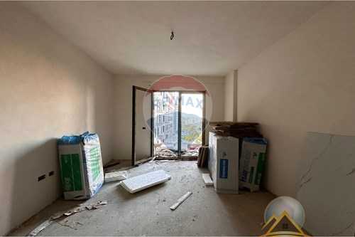 Shitet apartament 1 + 1 te Bulevardi i Ri te kompleksi Ndregjoni