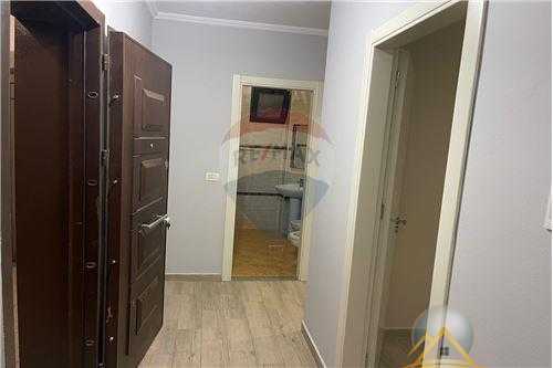 Shitet apartament 2+1+2 ne Astir