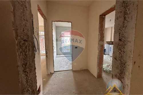 Shitet apartament 1 + 1 te Bulevardi i Ri te kompleksi Ndregjoni