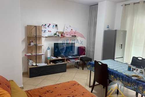 Shitet apartament 1+1 prane Ring Center