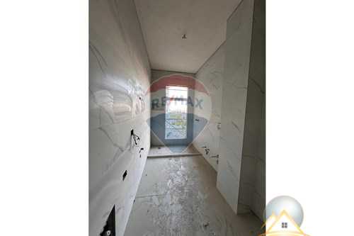 Shitet apartament 1 + 1 te Bulevardi i Ri te kompleksi Ndregjoni