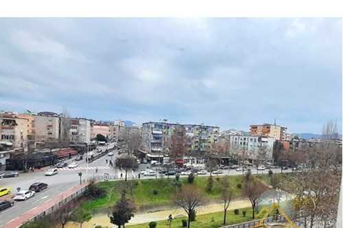 Jepet dyqan me qira pranë Ministrise së Jashtme