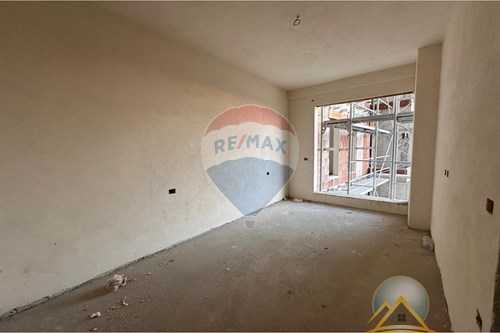 Shitet apartament 1 + 1 te Bulevardi i Ri te kompleksi Ndregjoni