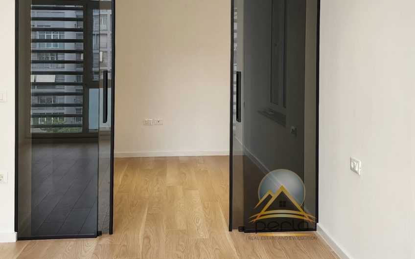 Shitet apartament (2+1+2) Komune e Parisit