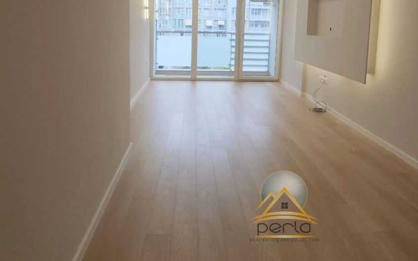 Shitet apartament (2+1+2) Komune e Parisit
