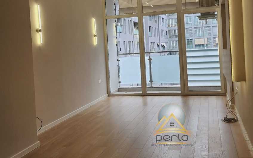Shitet apartament (2+1+2) Komune e Parisit
