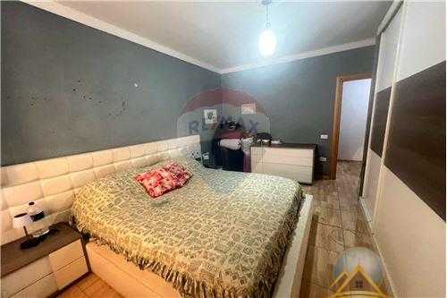 Shitet apartament 1+1 prane Gama Market , Vlore