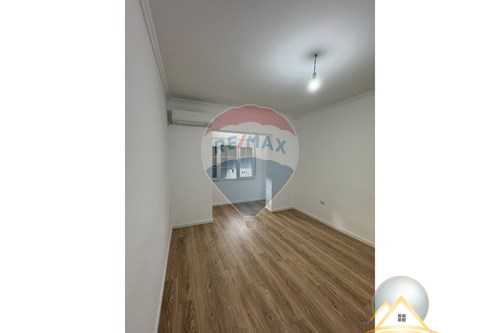 Shitet apartament 1+1 ne Myslym Shyri