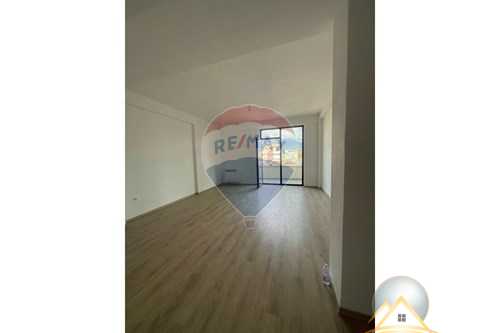 Jepet zyre per qira ne zonen e Myslym Shyrit