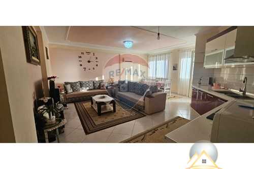 Shitet apartament 2+1 ne Fresk ,rruga Muhamet Deliu