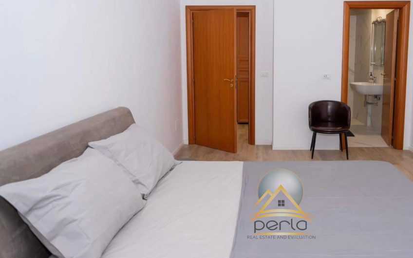 Ofrojme per shitje apartament 3+1+2 ne Qender te Tiranes.