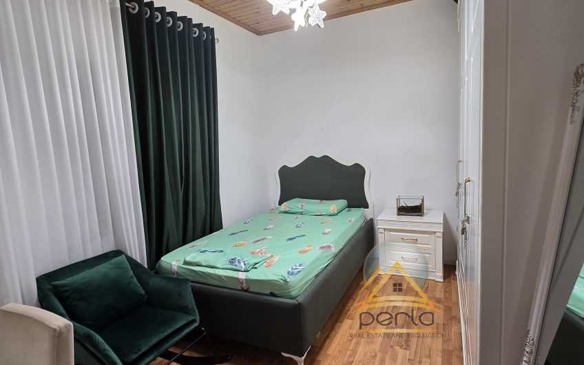 Jepet me qira shtepi private Yzberisht, pranë Xhamise,