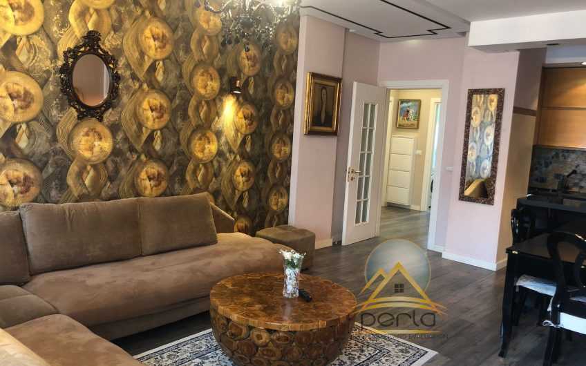 JAPIM APARTAMENT 2+1 PËR QIRA