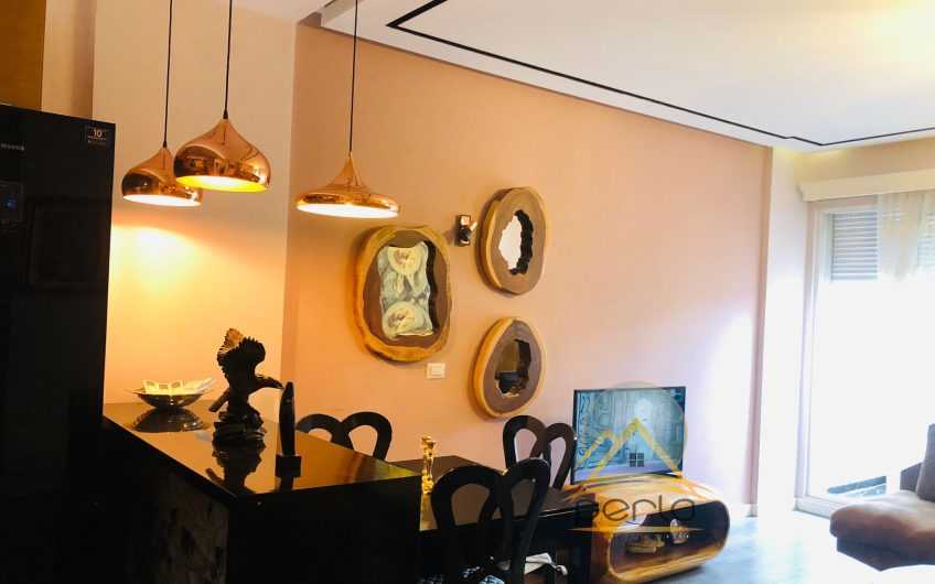 JAPIM APARTAMENT 2+1 PËR QIRA